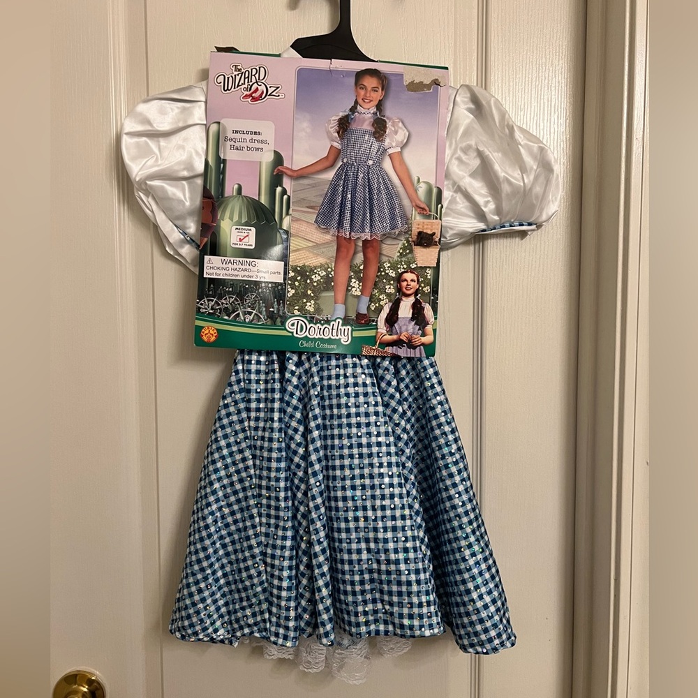 - Girls Halloween costume